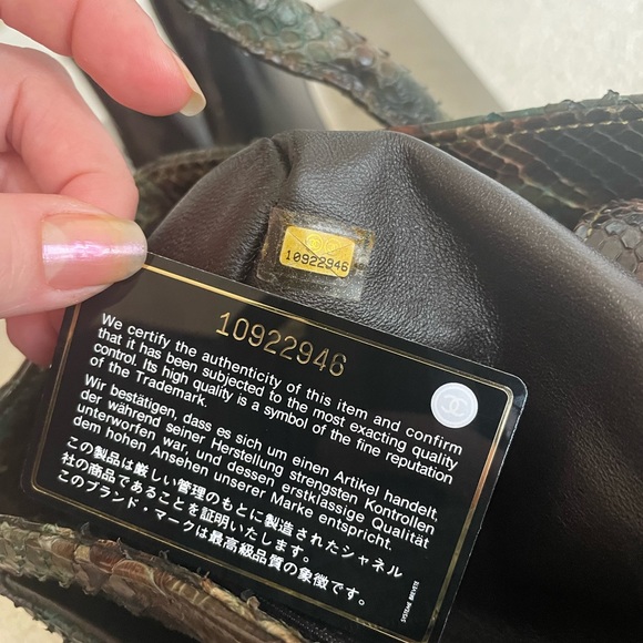 ❤️keeping❤️ CHANEL PYTHON TOTE NEW brown green python tassel beautiful ❤️ - Picture 16 of 16